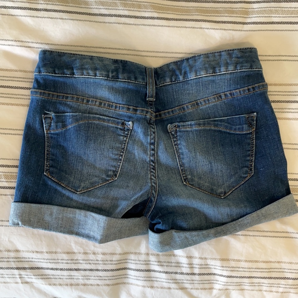 Express Shorts - Picture 3 of 3